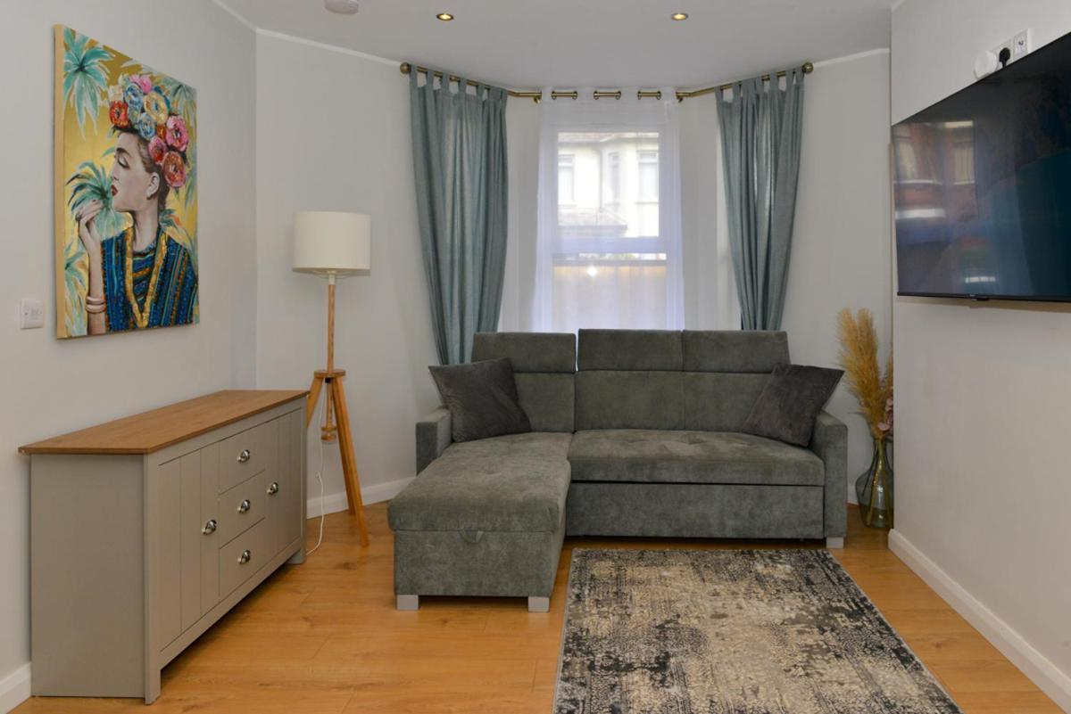 Esterville Apartments 1 And 2 Bedrooms Hot Tub Availability 贝尔法斯特 外观 照片