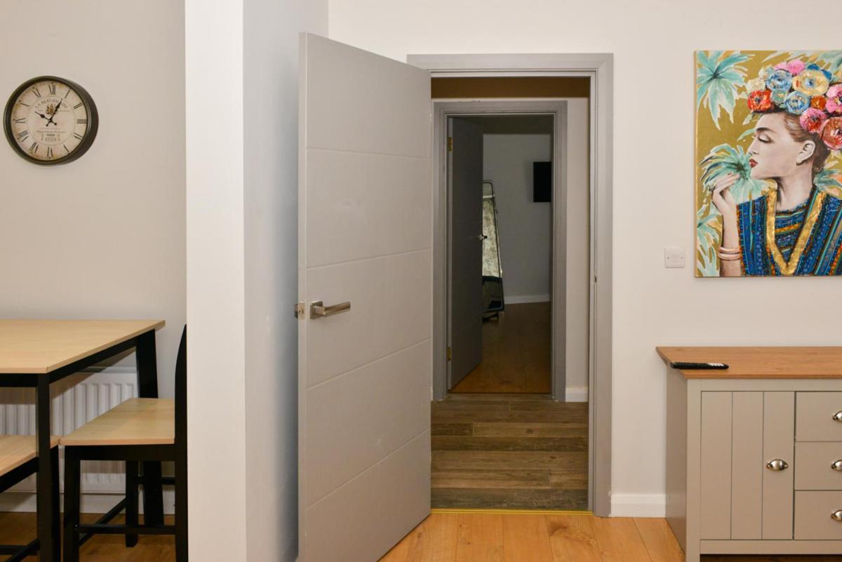 Esterville Apartments 1 And 2 Bedrooms Hot Tub Availability 贝尔法斯特 外观 照片